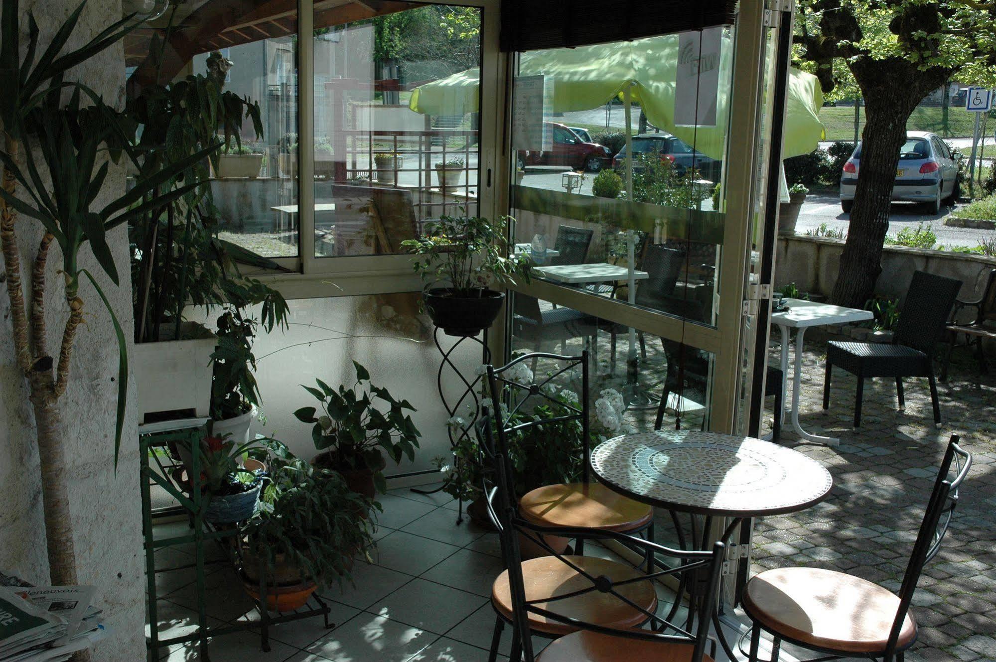 Logis Hotels - Hotel Et Restaurant Les Voyageurs Tournon-d'Agenais Exterior photo