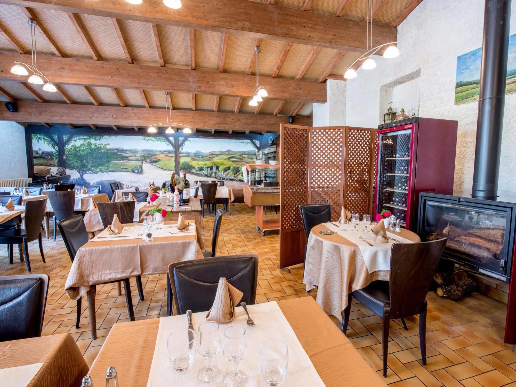 Logis Hotels - Hotel Et Restaurant Les Voyageurs Tournon-d'Agenais Exterior photo