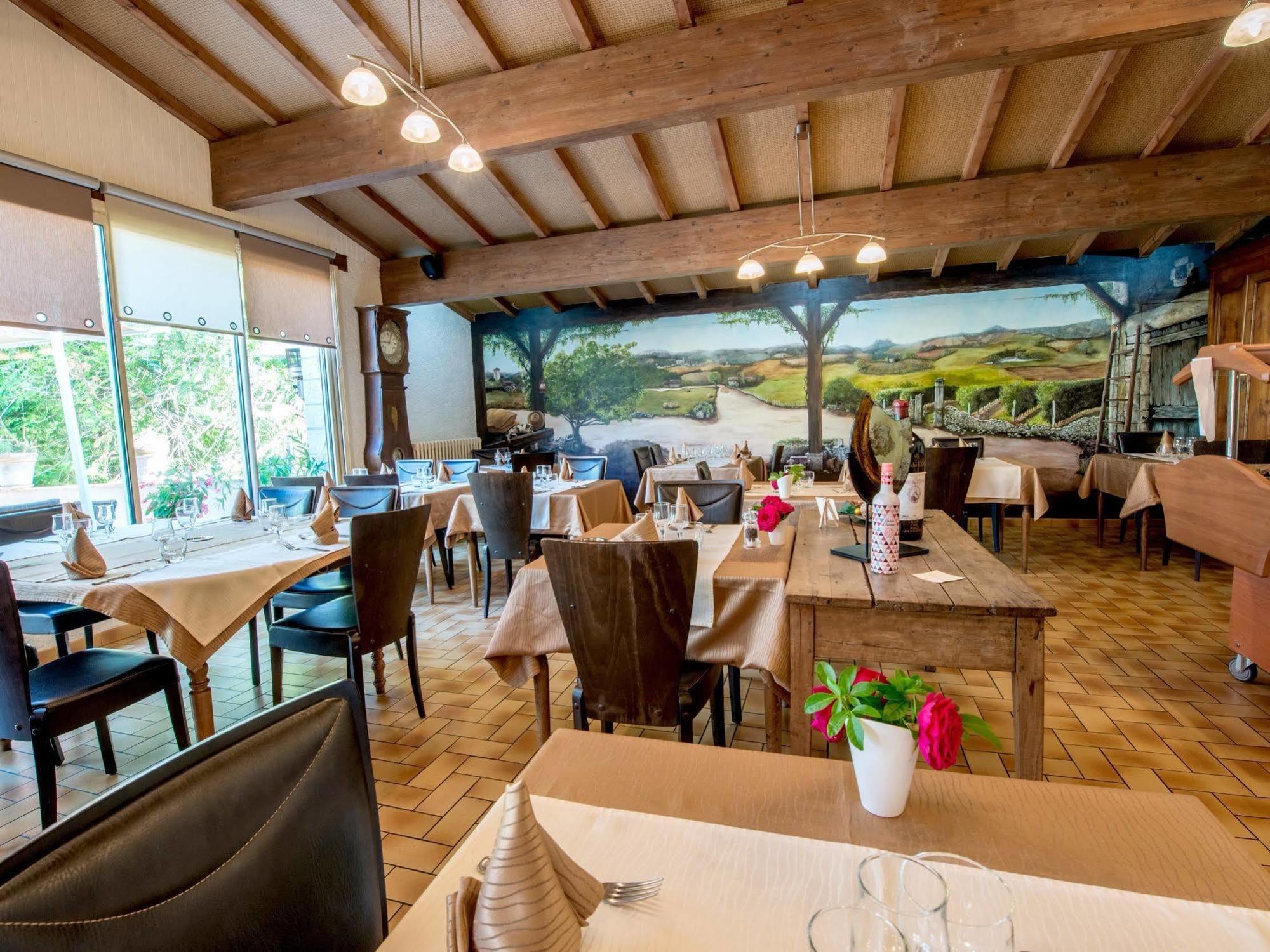Logis Hotels - Hotel Et Restaurant Les Voyageurs Tournon-d'Agenais Exterior photo